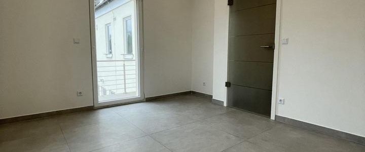 Moderne 2-Zimmer-Wohnung in kernsaniertem Mehrfamilienhaus – mit kleinem Balkon - Foto 1