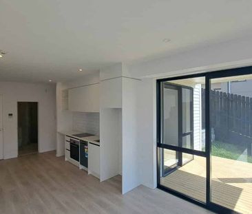Pristine one-bedroom apartment with an additional study home - Photo 2