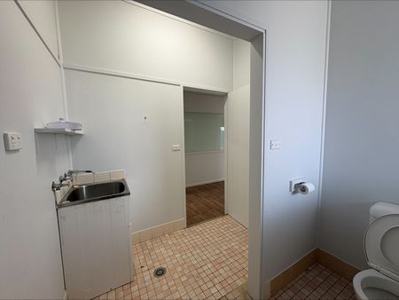 Freshly Updated 4-Bedroom Unit with Space & Privacy - Photo 5