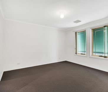 Perfect Family Living in Ideal Location! - Photo 3