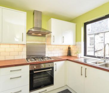 2 bedroom flat to rent - Photo 2