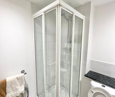 1 bedroom in a flat share to rent - Photo 1