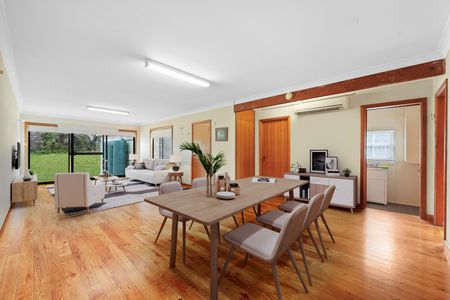 Air-Conditioned Four-Bedroom Family Home with Gas Cook-Top and Two Bathrooms! - Photo 4