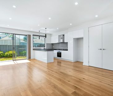 Contemporary Townhouse in a Central Location - Photo 2