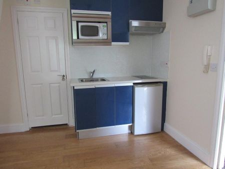 Studio to rent - Photo 2