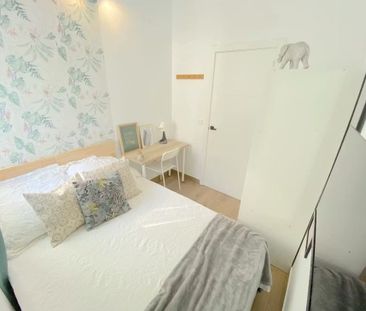 Avenida de Ramón y Cajal, Sevilla, Andalusia 41005 - Photo 4