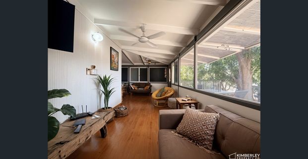 Fully Furnished Character Pearlers Cottage Available Now - Photo 1