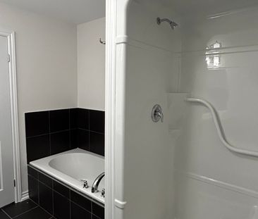 For Lease - 58 Bradley Avenue, Welland, Ontario - Photo 5