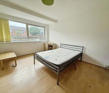 4 bedroom terraced house to rent - Photo 3