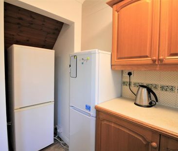 4 bedroom semi-detached house to rent - Photo 6