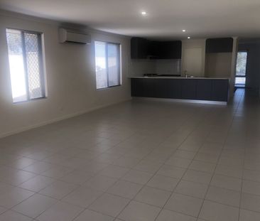 289 Pebble Beach Boulevard, Meadow Springs WA 6210 - House For Rent... - Photo 4