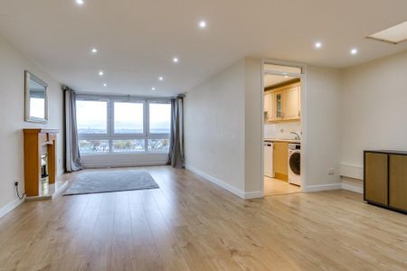 3 bedroom flat to rent - Photo 3