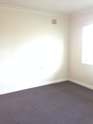 West Tamworth upstairs unit - Photo 2