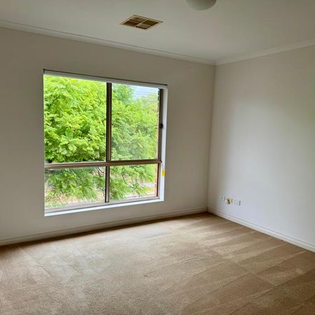 Neat as a Pin, Family Home Close to all Amenities! - Photo 2