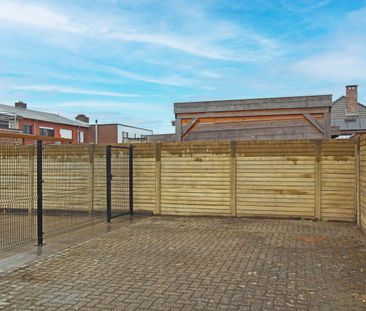 Ruim, gelijkvloers appartement met 2 slaapkamers, terras en een aut... - Foto 3