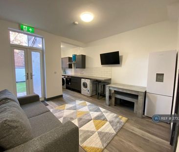 1 bedroom in a house share to rent - Photo 2