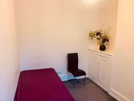 Room in a Shared House, Alfred Road, SE25 - Photo 3