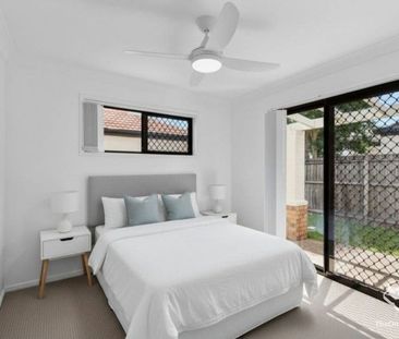 Rare Single-Level Free-Standing Home in The Links, Carina â Lawn ... - Photo 4