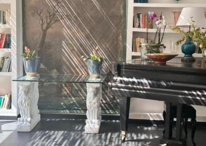 Villa-Parioli: Beautiful independent house with large private garden and terraces. Spacious living, formal dining, study-music room, sun room, 5 bedrooms, 4 bathrooms, parking. rif 163