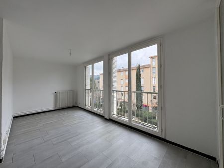 Location Appartement 3 pièces 62m² AUBAGNE 13400 - Photo 2