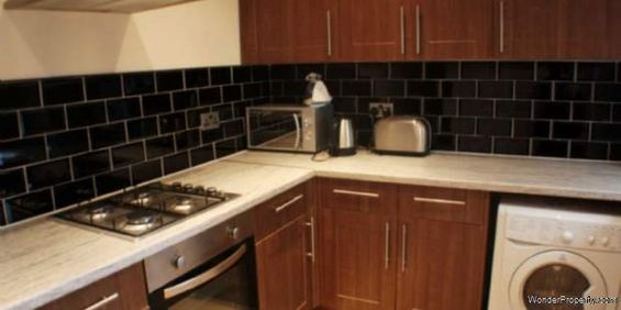 3 bedroom property to rent in Salford - Photo 3