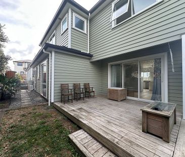 Spacious 5-Bedroom Family Home in Bayswater - Photo 1