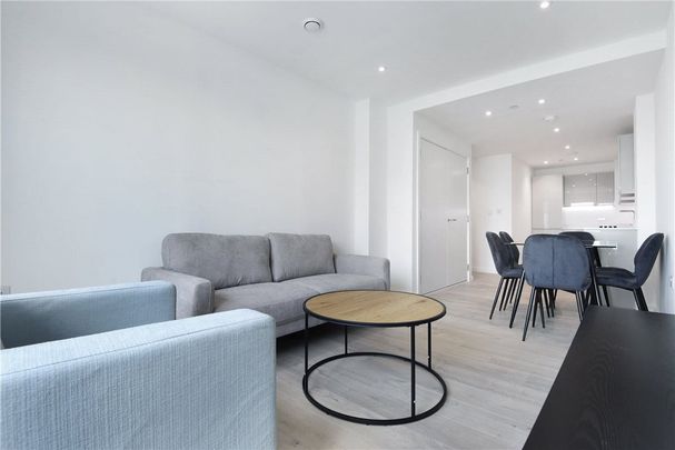 This contemporary two bedroom apartment with roof terrace is located within Wallbrook Gardens, a beautiful development benefitting from exceptional on-site amenities, communal gardens and only a 6-minute walk to Canning Town Station. - Photo 1