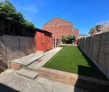 3 bedroom terraced house to rent - Photo 4