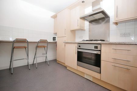 Flat to rent - St Marys Road, London, SE15 - Photo 2