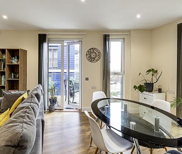 2 bedroom flat to rent - Photo 2