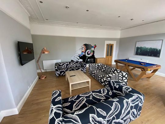 13 bedroom townhouse to rent - Photo 1