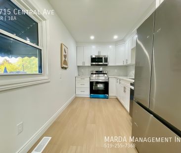 NEWLY RENOVATED 2BEDROOM+DEN/1BATH HOUSE ON CENTRAL AVE + UTILITIES - Photo 2