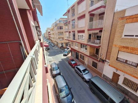 Ref.7391 3 Bedroom Apartment in the Center of Torrevieja - Photo 2