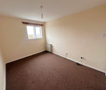 2 bedroom Flat To Let - Photo 1