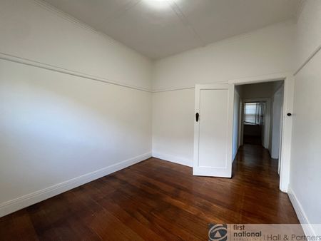 Prime Location! - Photo 5