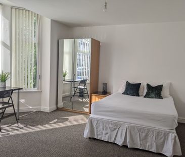 8 Bed Terraced House, Kenmare Road, L15 - Photo 2