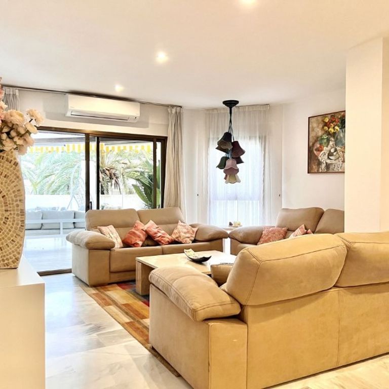 4 room luxury Apartment for rent in Elviria, Marbella, Malaga, Andalusia - Photo 1