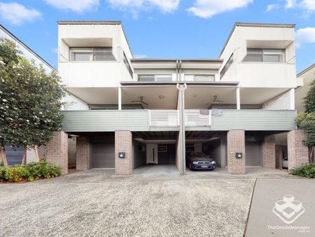 Executive Style Townhouse Living - Photo 2