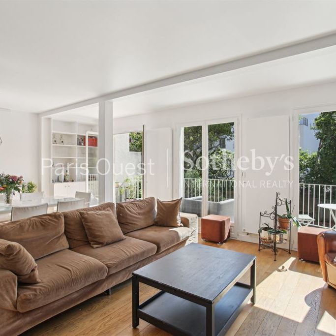 Tout savoir sur cette maison à Suresnes - Photo 1