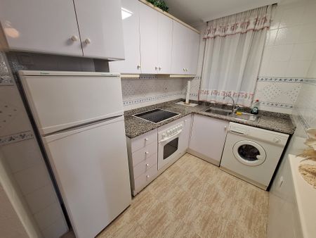 Ref.7456 2 bedroom apartment with garage in the center of Torrevieja - Photo 3