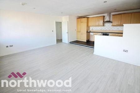 2 bedroom flat to rent - Photo 2