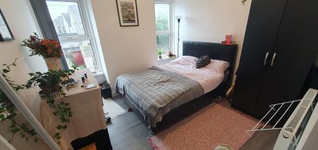 6 bedroom terraced house to rent - Photo 4