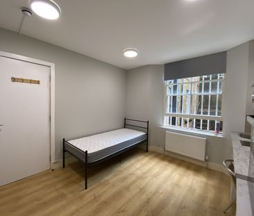 BILLS INCLUDED - Studio to rent in the heart of Kensington, London W8 - Photo 1