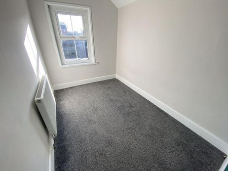 3 bedroom end of terrace house to rent - Photo 4
