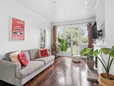 TWO DOUBLE BEDROOM APARTMENT - Photo 2