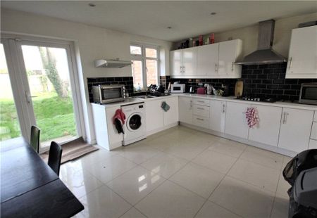 Pooley Green Road, Egham - Photo 4