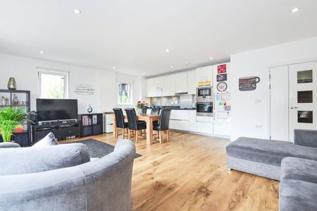 Dowding Drive, London, SE9 - Photo 4