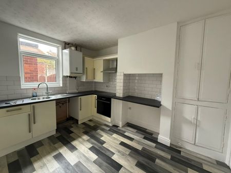 2 bed Terraced - To Let - Photo 4