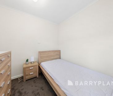 Position, convenience and comfort, all in one fantastic location. - Photo 5