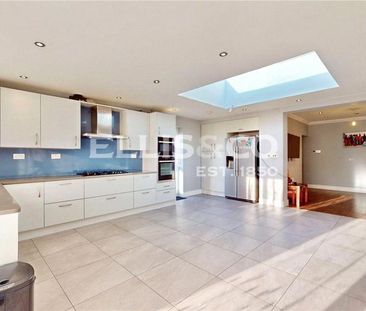 4 bedroom end of terrace house to rent - Photo 5